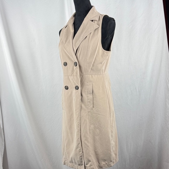 Love Tree Tan Double-Breasted Sleeveless Trench Coat - Picture 2 of 6